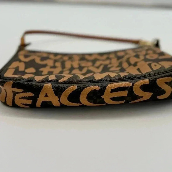 LOUIS VUITTON x Stephen Sprouse ‘Graffiti’ Pochette  with long strap non-branded - Picture 8 of 17